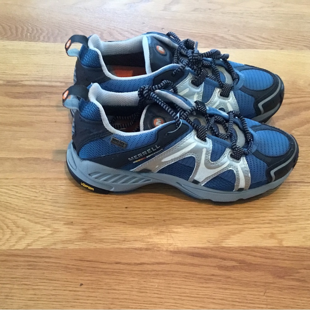 NWOT Merrell hiking shoes size 7.5